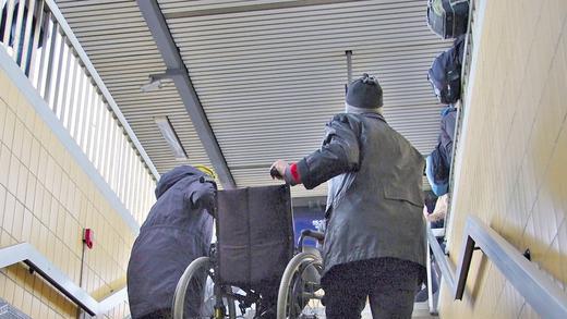 „Bayern barrierefrei“: Auch für Bahnhöfe – hier ein Bild aus Schweinfurt – soll Geld fließen. „Bayern barrierefrei“: Auch für Bahnhöfe – hier ein Bild aus Schweinfurt – soll Geld fließen.