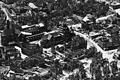 Die zerstörte Würzburger Innenstadt mit Dom und Neumünster, aufgenommen im Sommer 1945 aus einem amerikanischen Hubschrauber. 20 463 Wohnungen hatten die Spreng- und Brandbomben vernichtet. In den ersten Wochen danach lebten nur noch rund 6000 Menschen in Würzburg. Mehr als 90 000 Einwohner waren in die umliegenden Städte und Dörfer geflüchtet.