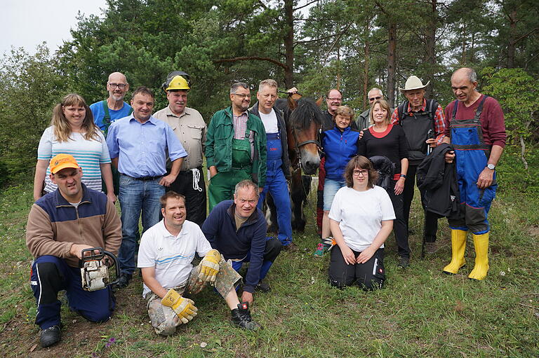 Die SOS-Kinderdorf-Gruppe aus Hohenroth bei Rieneck war auch in diesem Jahr wieder zu einem Arbeitseinsatz in der Rhön. Die SOS-Kinderdorf-Gruppe aus Hohenroth bei Rieneck war auch in diesem Jahr wieder zu einem Arbeitseinsatz in der Rhön.