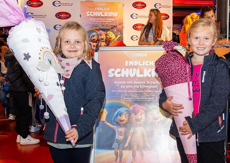 Mit schönen und nützlichen Dingen füllte das CINEWORLD-Team die Schultüten von Erstklässlern wieder auf. Mit schönen und nützlichen Dingen füllte das CINEWORLD-Team die Schultüten von Erstklässlern wieder auf.