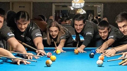 Können sich ein Leben ohne Billard nicht vorstellen: (von links) Marcus Seeburger, Sebastian Möldner, Peter Hilpert, Florian Erlenbusch, Hendrik Franke, Philipp Spiegel, Nicolas Kalantzakis, Alexander Wolf und Thomas Kröhnert vom Pool Billard Club Würzburg/KT. Können sich ein Leben ohne Billard nicht vorstellen: (von links) Marcus Seeburger, Sebastian Möldner, Peter Hilpert, Florian Erlenbusch, Hendrik Franke, Philipp Spiegel, Nicolas Kalantzakis, Alexander Wolf und Thomas Kröhnert vom Pool Billard Club Würzburg/KT.