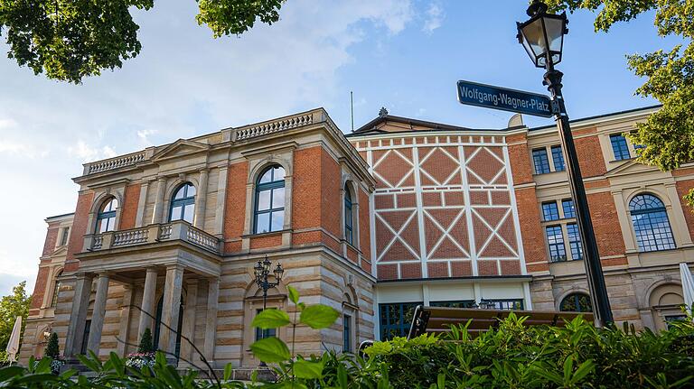 Das Festspielhaus in Bayreuth. Nach einem Jahr Zwangspause beginnen hier am Sonntag wieder die Richard-Wagner-Festspiele.