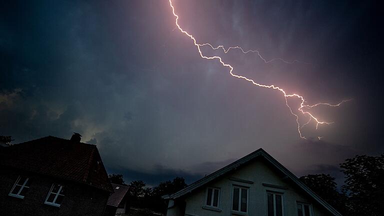 Hitzegewitter in Oldenburg       -  Nach der Hitze ziehen Unwetter über Deutschland.
