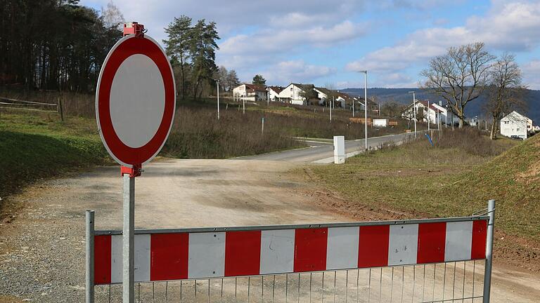 Die bislang unverkauften städtischen Bauplätze im Baugebiet 'Südlich der Steinfelder Straße' in Sendelbach sind derzeit Ladenhüter. In einem zweiten Vergabeverfahren konnte die Stadt keinen einzigen Bauplatz verkaufen.