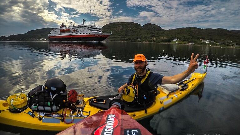 Georg Götz, Vorsitzender des Main-Franken-Kreises, hat bei einer Hurtigruten-Fahrt zum Nordkap einen Bockbeutel als Flaschenpost benutzt. Sie wurde gefunden und der Finder hat sich bei Götz mit einem Selfie-Foto gemeldet: Er heißt Richard Varga und paddelt derzeit von den Lofoten in seine Heimat Ungarn.