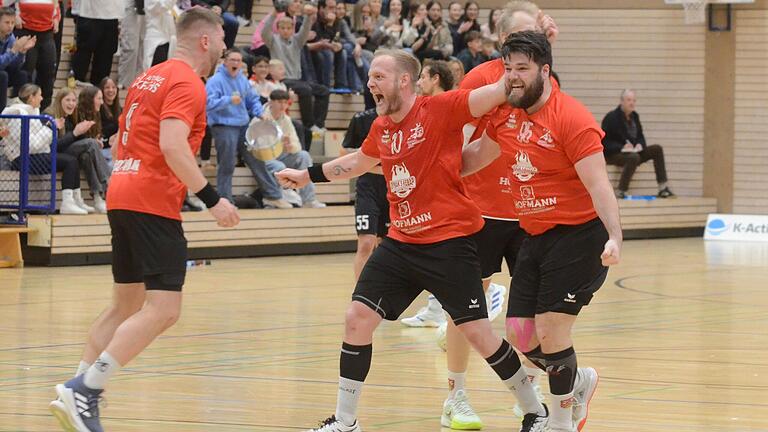 Ausgelassener Jubel: Die Handballer des TSV Partenstein (von links Daniel Lang, Phillip Platzke und Maximilian Lang) freuen sich über den Derbysieg beim TSV Lohr II.