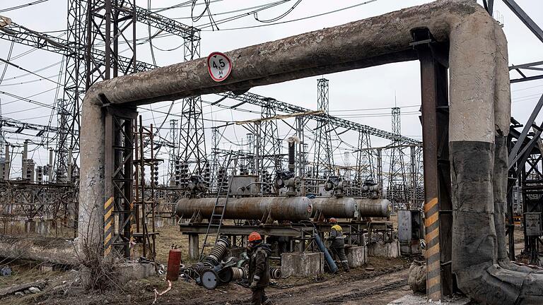 Stromversorgung in der Ukraine       -  Schäden durch Raketen sorgen erneut für Stromabschaltungen in der Ukraine. (Archivbild)