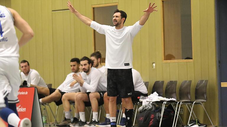 'Wir freuen uns sehr darüber, dass wir als Tabellenführer aufsteigen dürfen': Christian Gabold, Trainer der Veitshöchheimer Basketballer, die künftig in der Regionalliga antreten wollen.