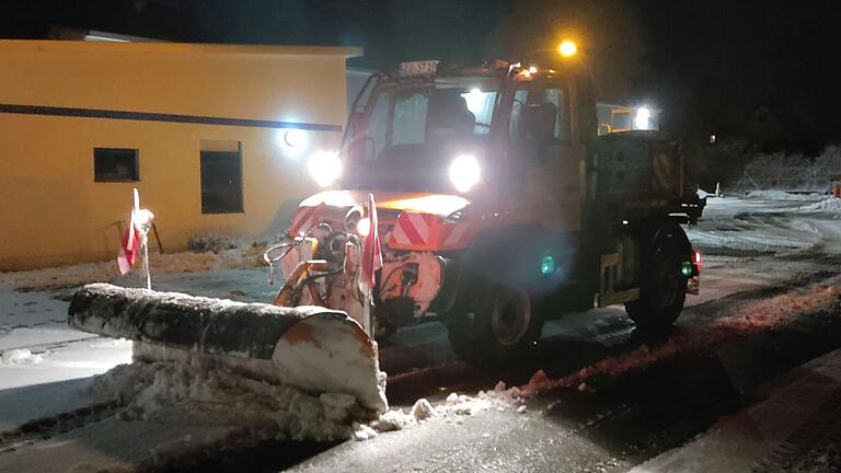 Nahezu rund um die Uhr war der Bauhof in Gerolzhofen am Mittwoch und Donnerstag im Einsatz, um die Verkehrssicherheit auf den Straßen zu gewährleisten.&nbsp;