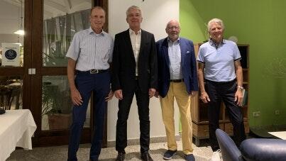 Das Foto zeigt die Vorstandschaft des Mainsondheimer Golfclubs mit (von links) Vizepräsident Eddi Popp, Präsident Peter Siegel, Schatzmeister Hans Waldmann und Vizepräsident Otto Lobenwein.