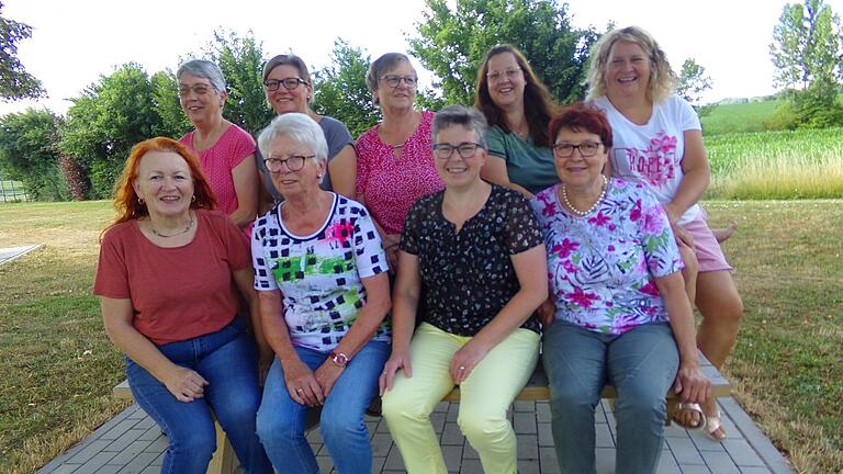 Die Führung des Gelchsheimer Obst-und Gartenbauvereins ist Frauensache (von links):&nbsp; (vorn) Annemarie Büser, Monika Reuß, Anita Langer, Monika Leimig sowie (hinten) Rita Stützlein, Sabine Wülk, Gerda Müller, Carina Szyrlewski und Anja Heyducki.