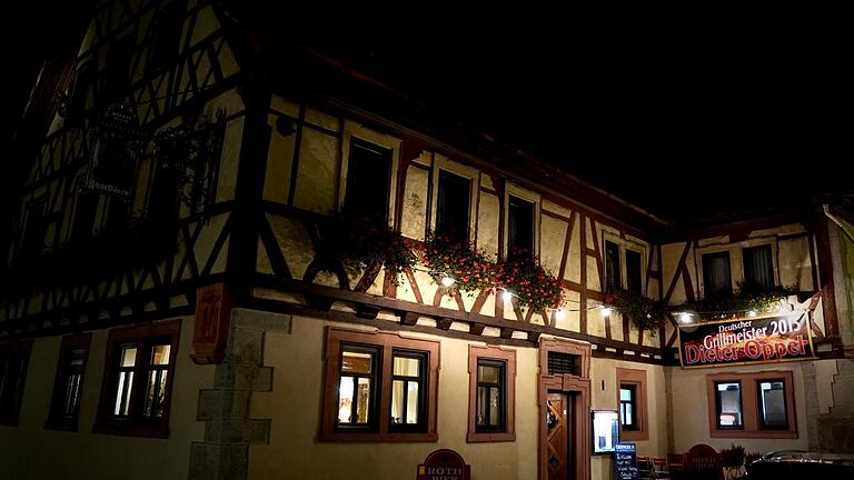 Im Gasthof Zum Bären in Thüngersheim gibt es unter anderem das Grillmeister Steak von ehemaligem Deutschen Grillmeister Dieter Oppel. Im Gasthof Zum Bären in Thüngersheim gibt es unter anderem das Grillmeister Steak von ehemaligem Deutschen Grillmeister Dieter Oppel.