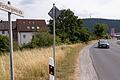 In Langenprozelten fehlt an der Würzburger Straße ein Gehweg. Seit Jahren wird darüber diskutiert, ob und wie man dort einen neuen bauen soll.