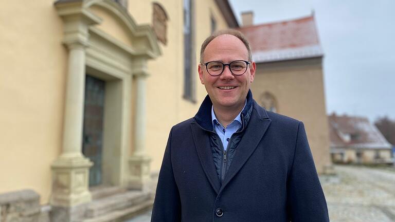 Steffen Behr wurde zum   Teampfarrer des  Pastoralen Raums Mellrichstadt ernannt. Am 10. Dezember wird er im Gottesdienst in der Stadtkirche St. Kilian eingeführt.