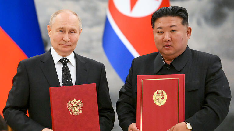 Russlands Präsident Putin in Nordkorea.jpeg       -  Der russische Präsident Wladimir Putin und der nordkoreanische Staatschef Kim Jong Un  unterzeichneten während eines Gipfeltreffens eine neue Partnerschaft, die auch einen gegenseitigen Beistand im Falle eines Angriffs auf das jeweils andere Land vorsieht.