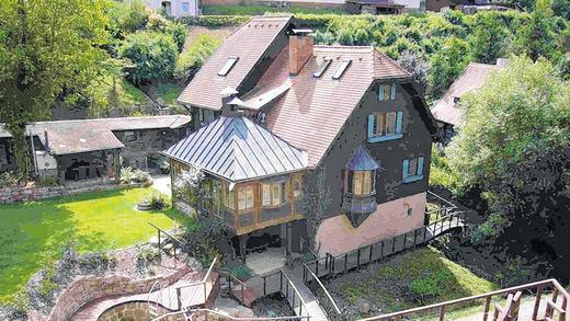 Mühle Nummer eins: Stephan Schulze und Ulrike Schupp haben die Klappermühle in Weickersgrüben in jahrelanger Sanierung zu einem Kleinod werden lassen. Die dabei gesammelten Erfahrungen sollen in ihr neues Projekt „Seemühle“ einfließen. Mühle Nummer eins: Stephan Schulze und Ulrike Schupp haben die Klappermühle in Weickersgrüben in jahrelanger Sanierung zu einem Kleinod werden lassen. Die dabei gesammelten Erfahrungen sollen in ihr neues Projekt „Seemühle“ einfließen.