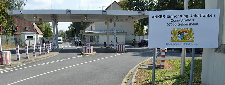 Ein Teil der ehemaligen Conn-Kaserne bei Geldersheim wird als Ankerzentrum für Flüchtlinge genutzt. Landrat Florian Töpper erwartet in diesem Jahr die rechtsverbindliche Zusage, dass es 2025 geschlossen wird, damit die Kommunen über die kompletten Flächen für einen großen Gewerbepark verfügen. Ein Teil der ehemaligen Conn-Kaserne bei Geldersheim wird als Ankerzentrum für Flüchtlinge genutzt. Landrat Florian Töpper erwartet in diesem Jahr die rechtsverbindliche Zusage, dass es 2025 geschlossen wird, damit die Kommunen über die kompletten Flächen für einen großen Gewerbepark verfügen.