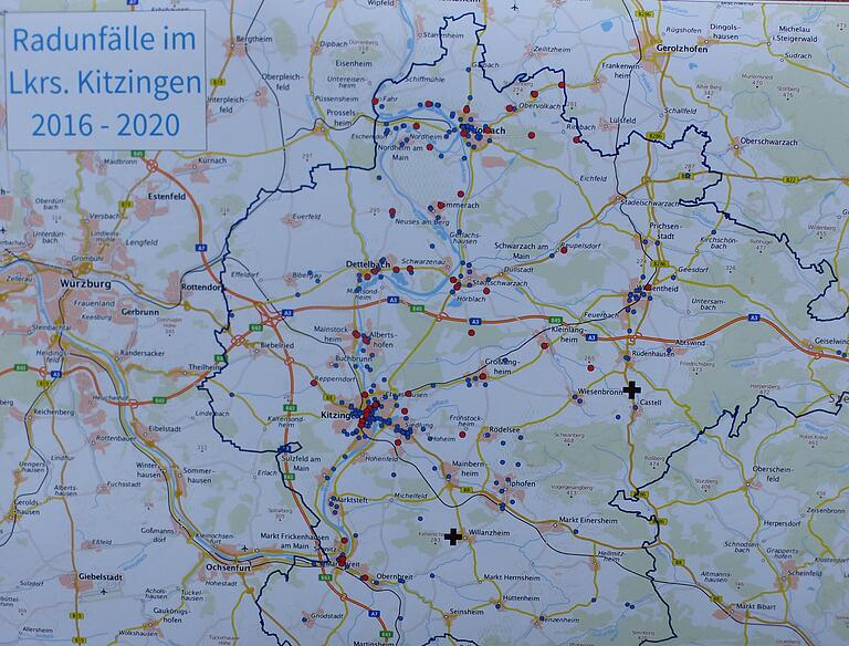 Die Unfallstatistik aus vier Jahren im Landkreis Kitzingen: Die roten Punkte zeigen die Pedelec-Unfälle, die blauen die Fahrradunfälle. Die schwarzen stehen für tödliche Radunfälle (Quelle: Polizei). Die Unfallstatistik aus vier Jahren im Landkreis Kitzingen: Die roten Punkte zeigen die Pedelec-Unfälle, die blauen die Fahrradunfälle. Die schwarzen stehen für tödliche Radunfälle (Quelle: Polizei).
