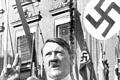 Stilisierte sich mit erfundenen Biografie-Details zum Übermenschen: Adolf Hitler.