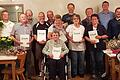 Ehrungen beim Obst- und Gartenbauverein Eichelsdorf: im Bild (von links) Vorsitzender Armin Manietta, Claus Haßfurter, Eberhard Kirchner, Markus Stühler, Werner Wiener, Irene Burkard, Udo Kaiser, Heidemarie Stühler, Walter Pfeiffer, Marie-Luise Martin, zweiter Vorsitzender Michael Kurz, Johannes Bayer und im Vordergrund Brunhilde Schneider.