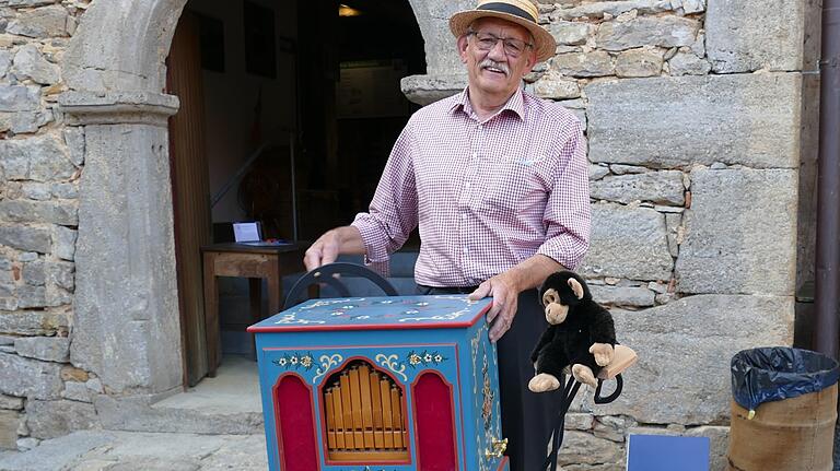 Udo Trabert aus Ostheim sorgte mit seiner Drehorgelmusik für den guten Ton. Udo Trabert aus Ostheim sorgte mit seiner Drehorgelmusik für den guten Ton.