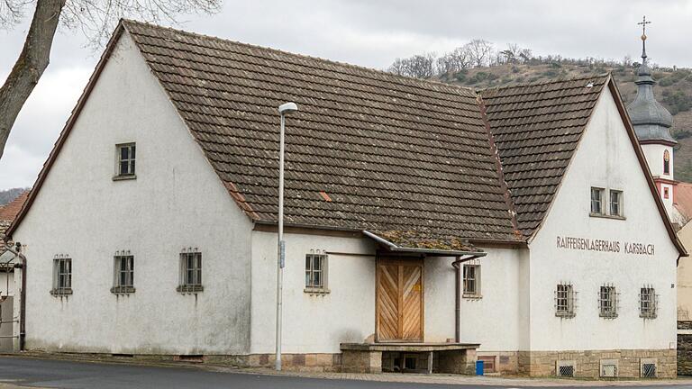 Das Raiffeisenlagerhaus soll abgerissen werden. Dort will die Raiffeisenbank Main-Spessart ein neuen Mehrgenerationenwohnhaus errichten in dem auch auch die neue Bankfiliale untergebracht werden soll