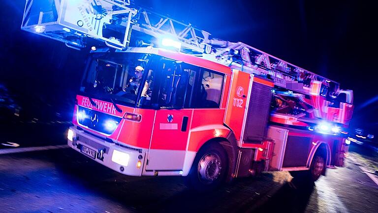 Bei einem Brand im Landkreis Miltenberg wurden insgesamt fünf Häuser beschädigt. (Symbolbild)