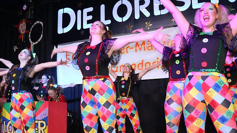 Die 'Clownshow' der Eußenheimer Showtanz-Tänzerinnen am 25. Jubiläum des Eußenheimer Männerballett-Grand-Prix in Eußenheim Die 'Clownshow' der Eußenheimer Showtanz-Tänzerinnen am 25. Jubiläum des Eußenheimer Männerballett-Grand-Prix in Eußenheim