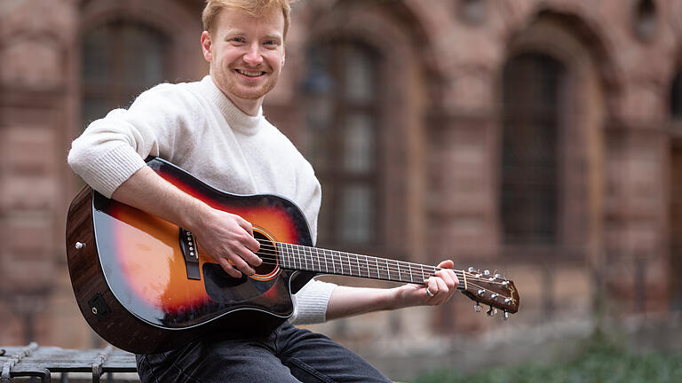 Newcomer Lukas Müller alias Myller studiert an der Universität Würzburg. 2020 hat er begonnen, im Musikgeschäft Fuß zu fassen.