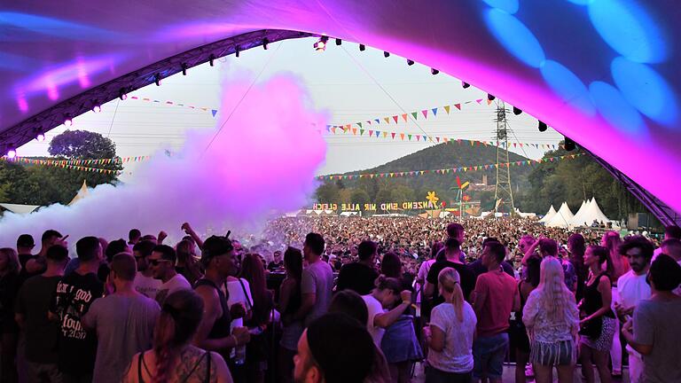 Ein Bild vom August 2019: 10000 Besucher beim Tanzinsel-Festival in Gemünden.