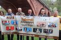 Bei der Präsentation des Programms für das 'Kabarett an der Alten Mainbrücke' in Marktheidenfeld 2022 (von links): Kulturamtsleiterin Inge Albert,&nbsp;Kabarettist&nbsp;Bernhard Ottinger, Kabarettist und Veranstalter Martin Rassau, Bürgermeister Thomas Stamm, Zweiter Bürgermeister Christian Menig und Wolfgang Hörnig für die Bürger-Kultur-Stiftung.