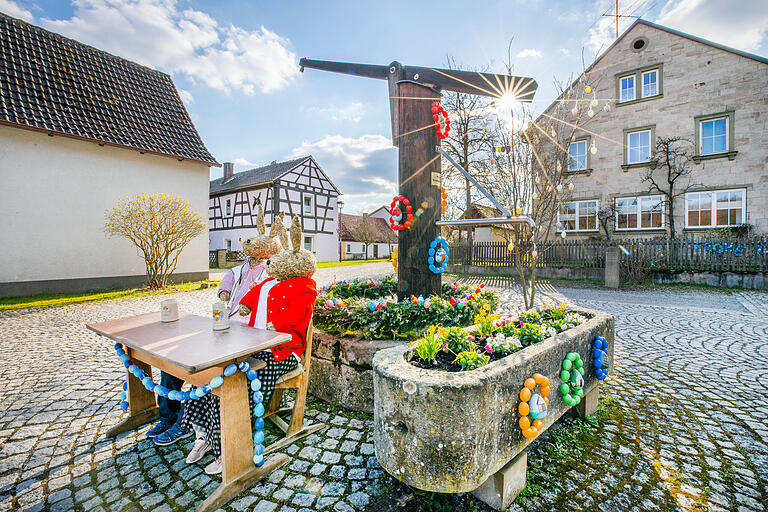 In Fabrikschleichach können sich die Osterhasen mal eine Pause gönnen und ein Bier trinken. Prost!