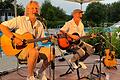 Thomas Wacker und Thorsten Gary (rechts) begeisterten bei ihrem 'Simon &amp; Garfunkel'-Tribute-Konzert im Waldbad Lengfurt mit großartigen Songs.