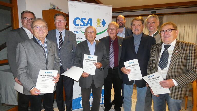 Während der Kreisdelegiertenversammlung der CSA wurden langjährige Mitglieder durch den Landtagsabgeordneten Steffen Vogel (Zweiter von rechts) und den Vorsitzenden Konrad Tripp (Mitte) geehrt. (Von links) Helmut Ressel, Adolf Büttner, Wolfgang Seifert, Georg Lierheimer, Kurt Mauer und Hans-Werner Abe. Mit im Bild der Bezirksvorsitzende Sebastian Scheder. Während der Kreisdelegiertenversammlung der CSA wurden langjährige Mitglieder durch den Landtagsabgeordneten Steffen Vogel (Zweiter von rechts) und den Vorsitzenden Konrad Tripp (Mitte) geehrt. (Von links) Helmut Ressel, Adolf Büttner, Wolfgang Seifert, Georg Lierheimer, Kurt Mauer und Hans-Werner Abe. Mit im Bild der Bezirksvorsitzende Sebastian Scheder.