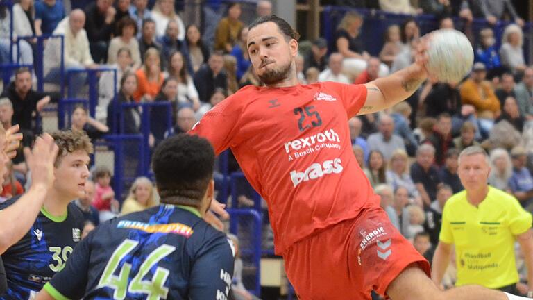 Maximilian Drude (rechts, hier im Spiel gegen den HBC Nürnberg) war mit acht Toren der erfolgreichste Werfer des TSV Lohr gegen den HC Erlangen III.