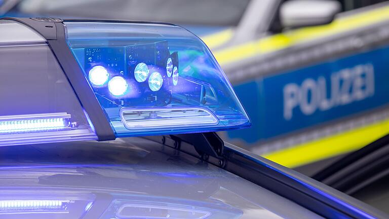 Polizei - Symbolbild       -  Wie viel Geld die Täter erbeuten konnten, konnten die Ermittler zunächst nicht sagen. (Foto Illustration)
