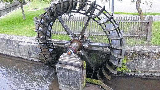 Überbleibsel: Die Streumühle steht nicht mehr, aber das Mühlrad wurde von den Jungbauern wieder fachgerecht instand gesetzt.