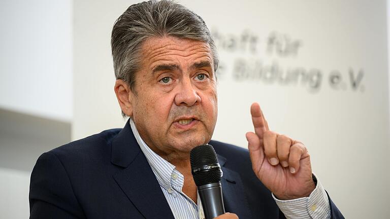 Gab vor allem den Mahner: Sigmar Gabriel (SPD) eröffnete im Audimax der Universität Würzburg die Würzburger Impulse, eine Kooperation von Akademie Frankenwarte und Volkswirtschaftlichem Institut. Gab vor allem den Mahner: Sigmar Gabriel (SPD) eröffnete im Audimax der Universität Würzburg die Würzburger Impulse, eine Kooperation von Akademie Frankenwarte und Volkswirtschaftlichem Institut.