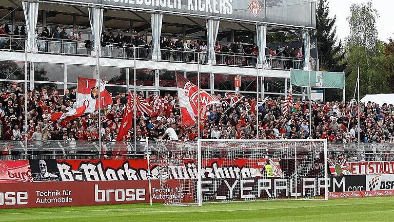 Den Kickers winkt eine erfolgreiche Zukunft im Stadion am Dallenberg. Der Stadtrat diskutiert am Donnerstag, wie er dem Würzburger Profi-Fußball helfen will.