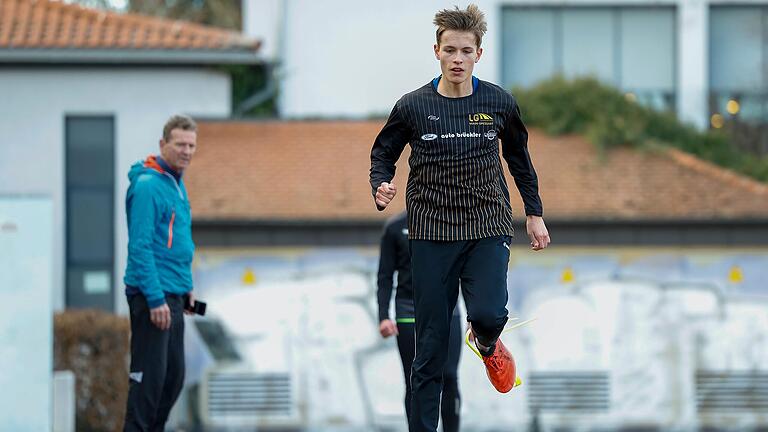 Das Training des Reichenberger Lauftalents David Scheller findet häufig auf der Tartanbahn statt. Ansonsten ist der 15-Jährige gerne auf seiner Lieblingsstrecke mit schönem Ausblick unterwegs.