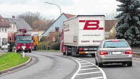Lastertreffen: Wenn die Umgehung Volkach kommt, hoffen die Anlieger in der Gaibacher Straße auf deutlich weniger Verkehr – und vor allem auf weniger Lkw. Lastertreffen: Wenn die Umgehung Volkach kommt, hoffen die Anlieger in der Gaibacher Straße auf deutlich weniger Verkehr – und vor allem auf weniger Lkw.