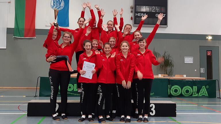 Strahlende Gesichter bei der Siegerehrung beim Team vom Radsportverein Solidarität Rimpar.