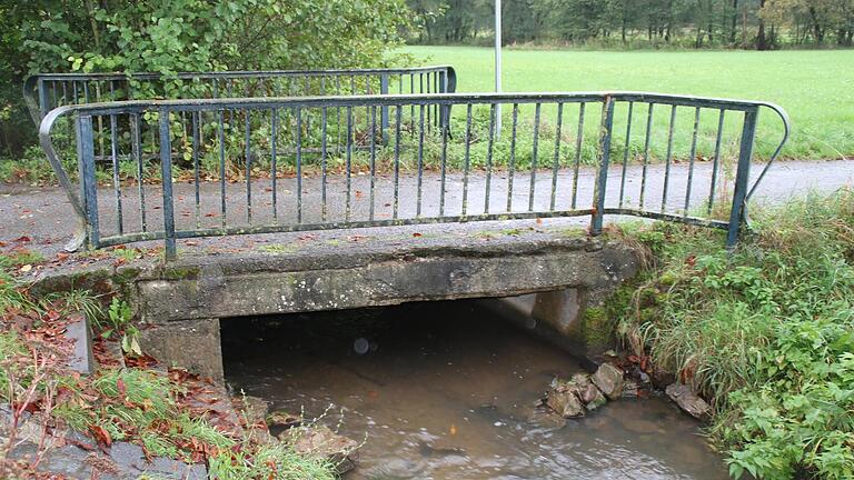 Bei der Mühlbachbrücke in Thulba steht die Sanierung unmittelbar an.       -  Bei der Mühlbachbrücke in Thulba steht die Sanierung unmittelbar an.