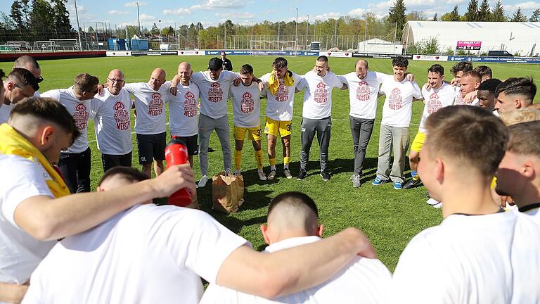 Am Samstag konnten die Würzburger Kickers die Meisterschaft sicher machen - heute müssen sie schon wieder ran: In der Akon Arena wartet die SpVgg Bayreuth. Am Samstag konnten die Würzburger Kickers die Meisterschaft sicher machen - heute müssen sie schon wieder ran: In der Akon Arena wartet die SpVgg Bayreuth.