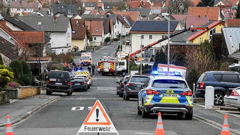 Ein umgekippter Baukran hat einen 41-Jährigen in Hettstadt (Lkr. Würzburg) tödlich verletzt.