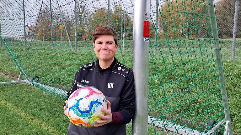 'Als lesbische Frau wäre ich wahrscheinlich im Gefängnis und würde mit Peitschenhieben traktiert', sagt Kerstin Hofmann, die beim TSV Prosselsheim Fußball spielt.