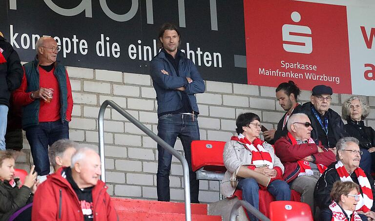 Einer der Trainerkandidaten: Ex-Profi Martin Lanig als Beobachter am Dallenberg. Einer der Trainerkandidaten: Ex-Profi Martin Lanig als Beobachter am Dallenberg.