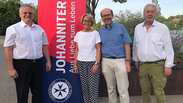 Johanniter-Regionalverband&nbsp; und Hospizverein Schweinfurt setzten sich erfolgreich für ein stationäres Hospiz für die Region Main-Rhön ein. Im Bild (von links) Ralph Knüttel, Mitglied des Regionalvorstandes der Johanniter, vom Hospizverein stellvertretende Vorsitzende Susanne Ritzmann, Vorsitzender Dr. Johannes Mühler,&nbsp;Chefarzt der Neurologie am Leopoldina-Krankenhaus, und Schweinfurts Johanniter-Dienststellenleiter Olaf Mauer.