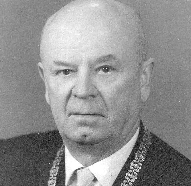Siegfried Wilke, ehemaliger Bürgermeister und Oberbürgermeister der Stadt Kitzingen. Siegfried Wilke, ehemaliger Bürgermeister und Oberbürgermeister der Stadt Kitzingen.