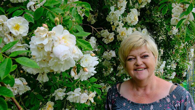 'Lykkefund', zu Deutsch Glücksfund, heißt die Rosensorte aus Dänemark, die Cornelia Dahinten in ihrem Garten besonders schätzt. 'Lykkefund', zu Deutsch Glücksfund, heißt die Rosensorte aus Dänemark, die Cornelia Dahinten in ihrem Garten besonders schätzt.